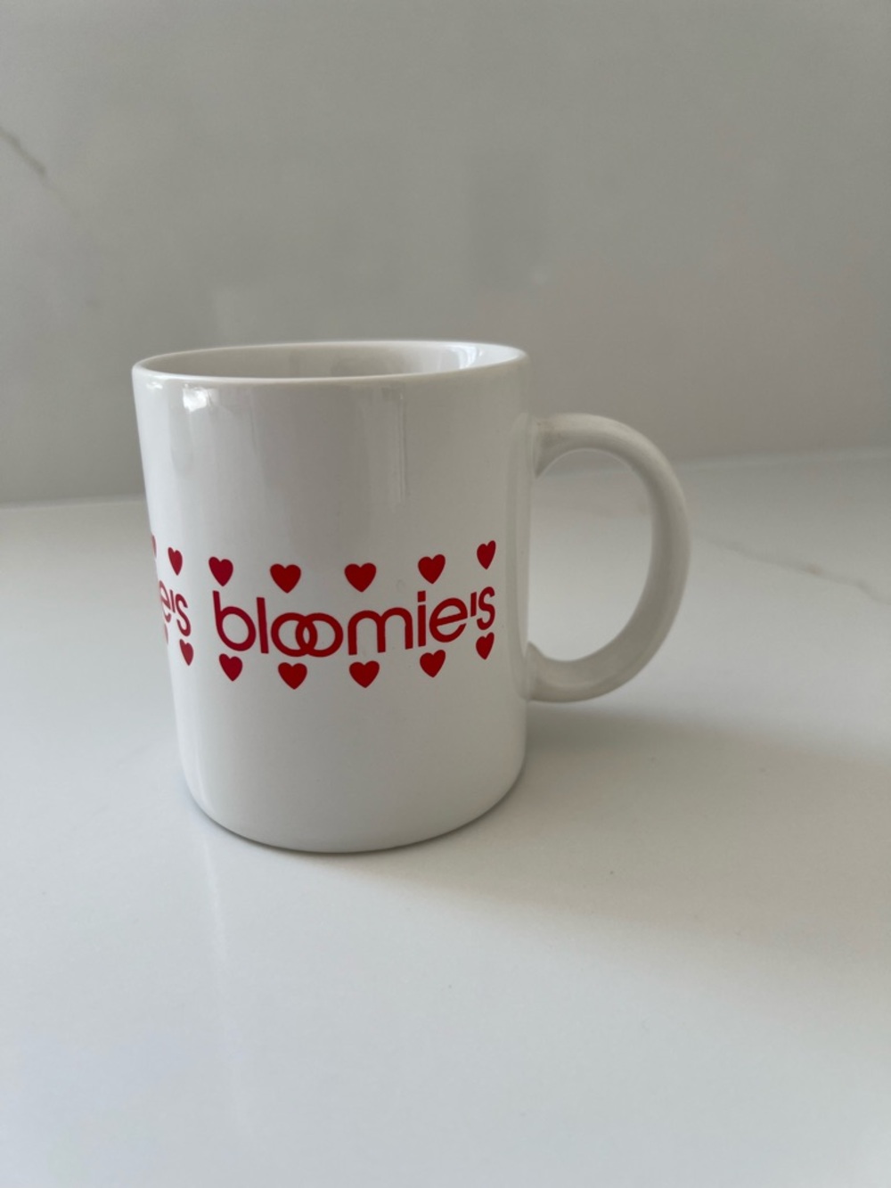Bloomingdale’s “Bloomie’s” Heart Mug – Red Hearts Y2K - Picture 3 of 6